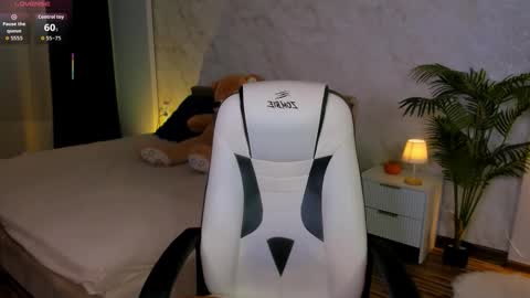 Lily online show from 11/09/25, 05:28