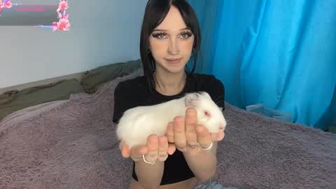 LunarMoly online show from 04/24/26, 05:43