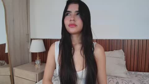 Luna Rousse online show from 04/11/26, 03:33