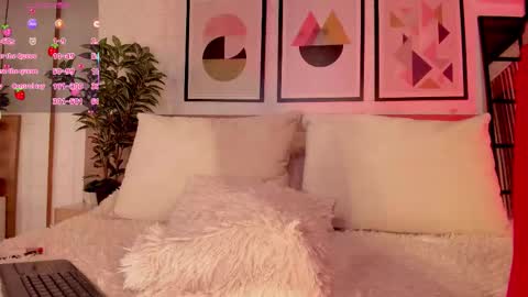 Luna Ruso  online show from 03/05/26, 07:54