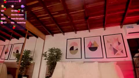 Luna Ruso  online show from 03/06/26, 07:54