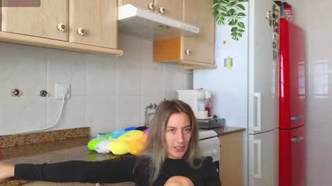 Snapshot of lunary_mix chatting on 02/01/25, 12:26  Luna online show from 02/01/25, 12:26