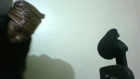 LunaShow1 online show from 12/20/25, 06:15