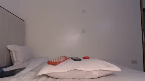 Luna online show from 04/19/26, 12:43