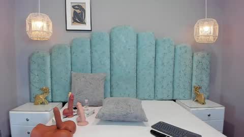 Luna online show from 04/21/26, 11:27