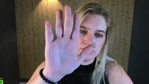 Snapshot of lunasshine chatting on 02/09/26, 04:05 LunasShine online show from 02/09/26, 04:05