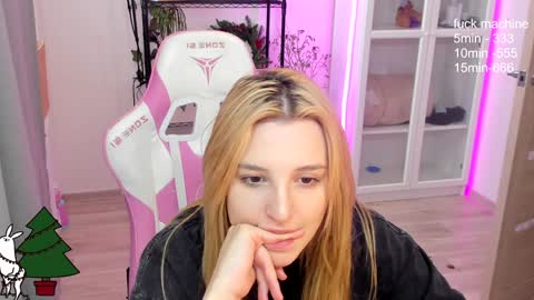 Snapshot of lunatale chatting on 12/10/24, 04:56 Kate online show from 12/10/24, 04:56