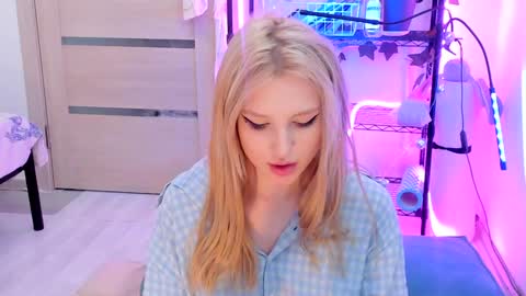 Snapshot of lunatale chatting on 01/31/25, 06:13 Kate online show from 01/31/25, 06:13