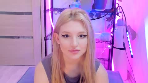 Snapshot of lunatale chatting on 02/08/25, 03:19 Kate online show from 02/08/25, 03:19