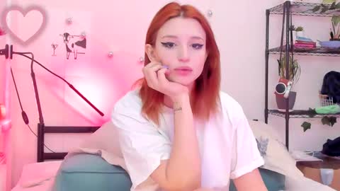 Snapshot of lunatale chatting on 03/11/25, 02:10 Kate online show from 03/11/25, 02:10