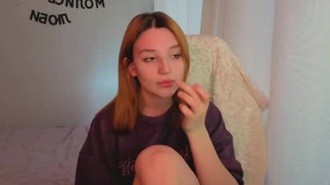 Snapshot of lunatale chatting on 05/29/26, 10:24 Kate online show from 05/29/26, 10:24