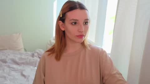 Snapshot of lunatale chatting on 06/08/26, 01:00 Kate online show from 06/08/26, 01:00