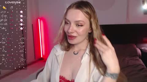 LunaticaBae online show from 03/10/25, 04:17