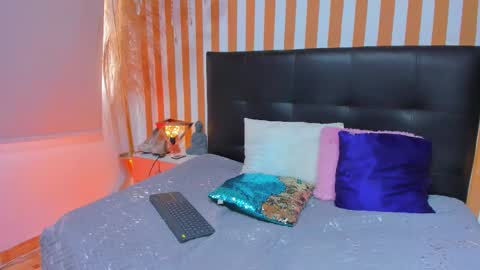 Luna Toledo online show from 12/22/25, 12:46