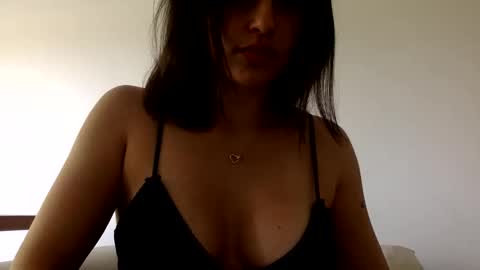 Snapshot of lunavelvett96 chatting on 11/01/25, 01:46 Luna Velvett online show from 11/01/25, 01:46