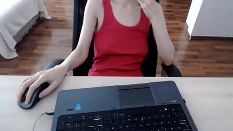 Snapshot of lunavibe_ chatting on 06/21/26, 11:46 lunavibe_ online show from 06/21/26, 11:46
