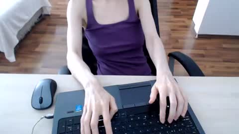 Snapshot of lunavibe_ chatting on 06/27/26, 12:22 lunavibe_ online show from 06/27/26, 12:22