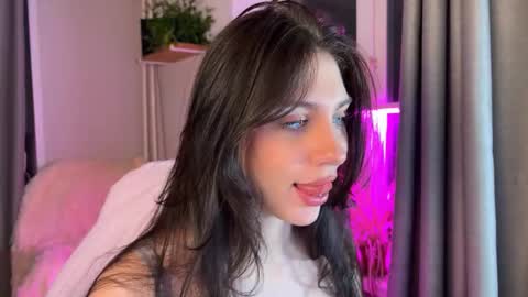 Snapshot of lunawho chatting on 02/27/26, 03:28 Luna online show from 02/27/26, 03:28