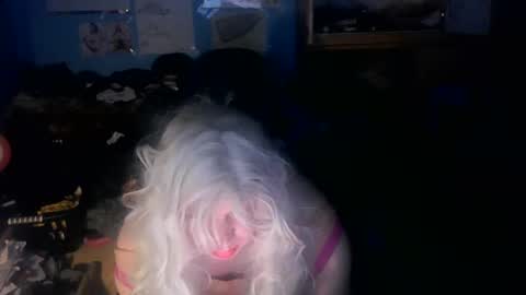 Snapshot of lunaxxxx97 chatting on 05/27/26, 03:03 LunaXXX online show from 05/27/26, 03:03