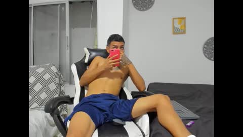 Snapshot of lunay_bigcock420 chatting on 09/26/25, 04:05 lunay_bigcock420 online show from 09/26/25, 04:05