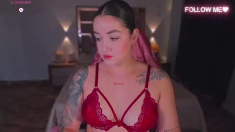 LUNA ROSE online show from 11/27/25, 01:51