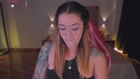 LUNA ROSE online show from 12/16/25, 04:39