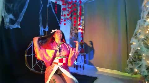 Luna online show from 10/30/25, 04:14