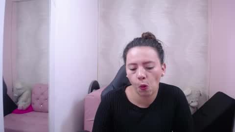 Snapshot of lunnadoll chatting on 01/29/25, 03:01 Katty what ever do you want on my pv is for extra tokens minimi 250 tks ty u for understand online show from 01/29/25, 03:01