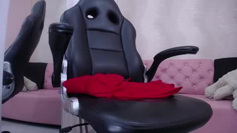 Snapshot of lunnadoll chatting on 03/05/25, 09:05 Katty what ever do you want on my pv is for extra tokens minimi 250 tks ty u for understand online show from 03/05/25, 09:05