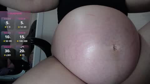 Snapshot of lunnadoll chatting on 10/04/25, 03:15 Katty what ever do you want on my pv is for extra tokens minimi 250 tks ty u for understand online show from 10/04/25, 03:15