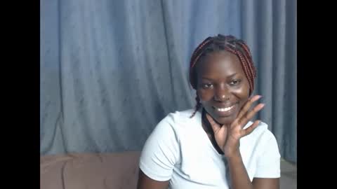 luo_queen online show from 11/12/25, 12:05