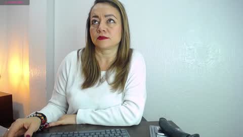 Lupita223 online show from 01/16/25, 01:04