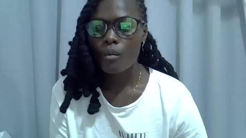 sweet girl online show from 10/19/25, 10:21