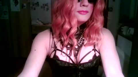Snapshot of lurabedear chatting on 04/10/26, 12:27 CD Latino in Sweden online show from 04/10/26, 12:27