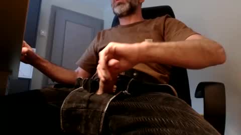 Snapshot of lure4beef chatting on 02/08/25, 04:04 lure4beef online show from 02/08/25, 04:04