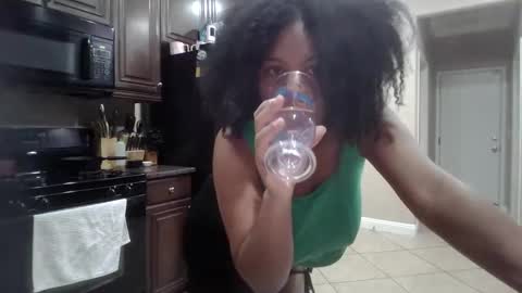 Snapshot of lusciouskoko chatting on 09/10/25, 09:42 Luscious Koko online show from 09/10/25, 09:42