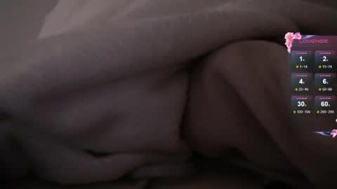 Snapshot of lusciouslipsxx chatting on 04/27/26, 12:52 lusciouslipsxx online show from 04/27/26, 12:52