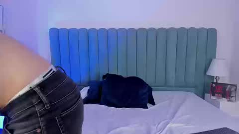 Snapshot of lushian_luna chatting on 09/19/25, 05:02 Lushian And Luna online show from 09/19/25, 05:02