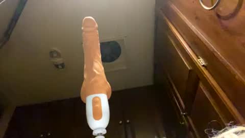 Snapshot of lushuslucy chatting on 02/28/25, 08:20 Kikithebaee online show from 02/28/25, 08:20