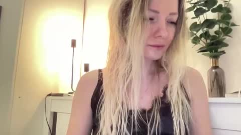 lusiluv online show from 03/03/26, 07:20