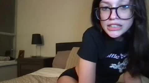 Snapshot of lustfullivxo chatting on 03/07/25, 02:46 Liv 3 online show from 03/07/25, 02:46