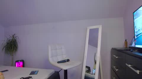 Deea And Chris online show from 10/28/25, 01:36