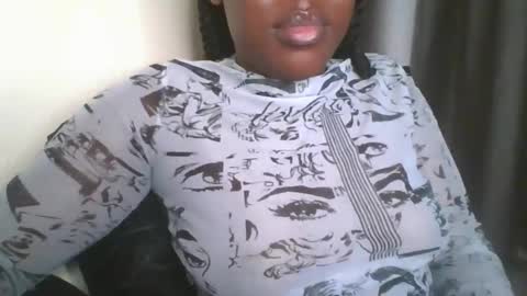 lustrous-choco online show from 04/15/26, 10:32