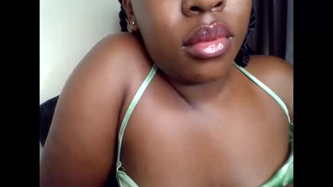 lustrous-choco online show from 04/18/26, 01:09