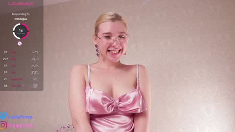Snapshot of lusty_freya chatting on 01/08/25, 12:05 Freya    online show from 01/08/25, 12:05