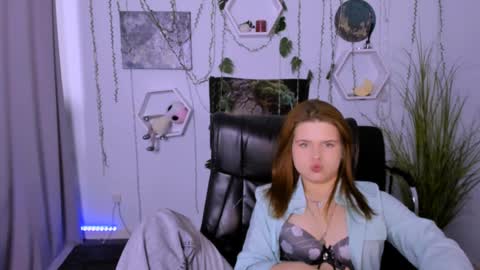 lusy_puff online show from 12/14/24, 04:09