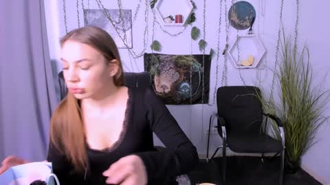 lusy_puff online show from 12/15/24, 09:35