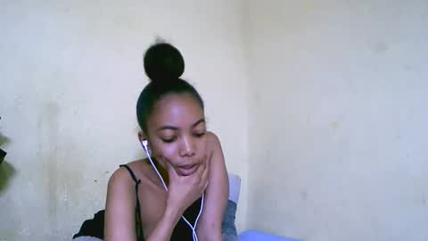 Snapshot of lutchia chatting on 09/10/25, 12:21 lutchia online show from 09/10/25, 12:21