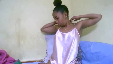 Snapshot of lutchia chatting on 09/19/25, 06:52 lutchia online show from 09/19/25, 06:52