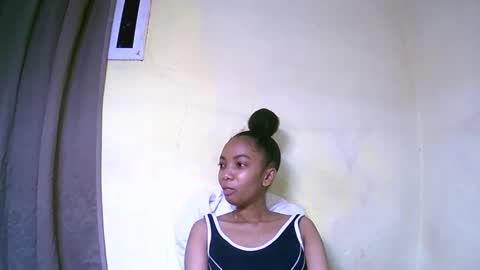 Snapshot of lutchia chatting on 10/03/25, 10:23 lutchia online show from 10/03/25, 10:23